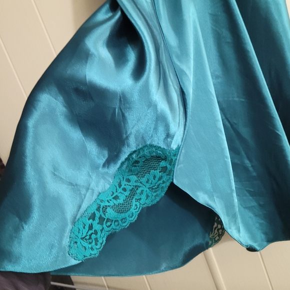 Potpourri Vintage lace silky nightgown slip -Size Medium - Picture 10 of 11